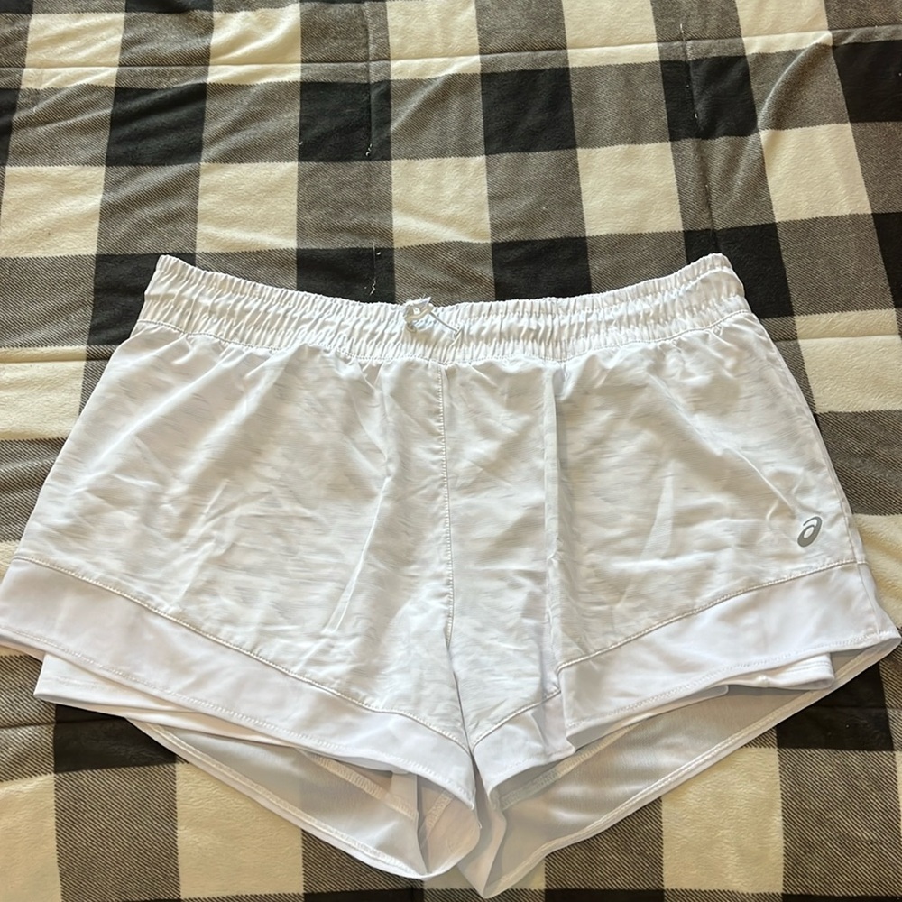 ASICS White and grey spay dye shorts, size XL